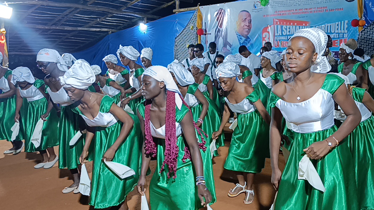Prestation des Chorales Harristes de la Région San Pedro / Grand Béréby